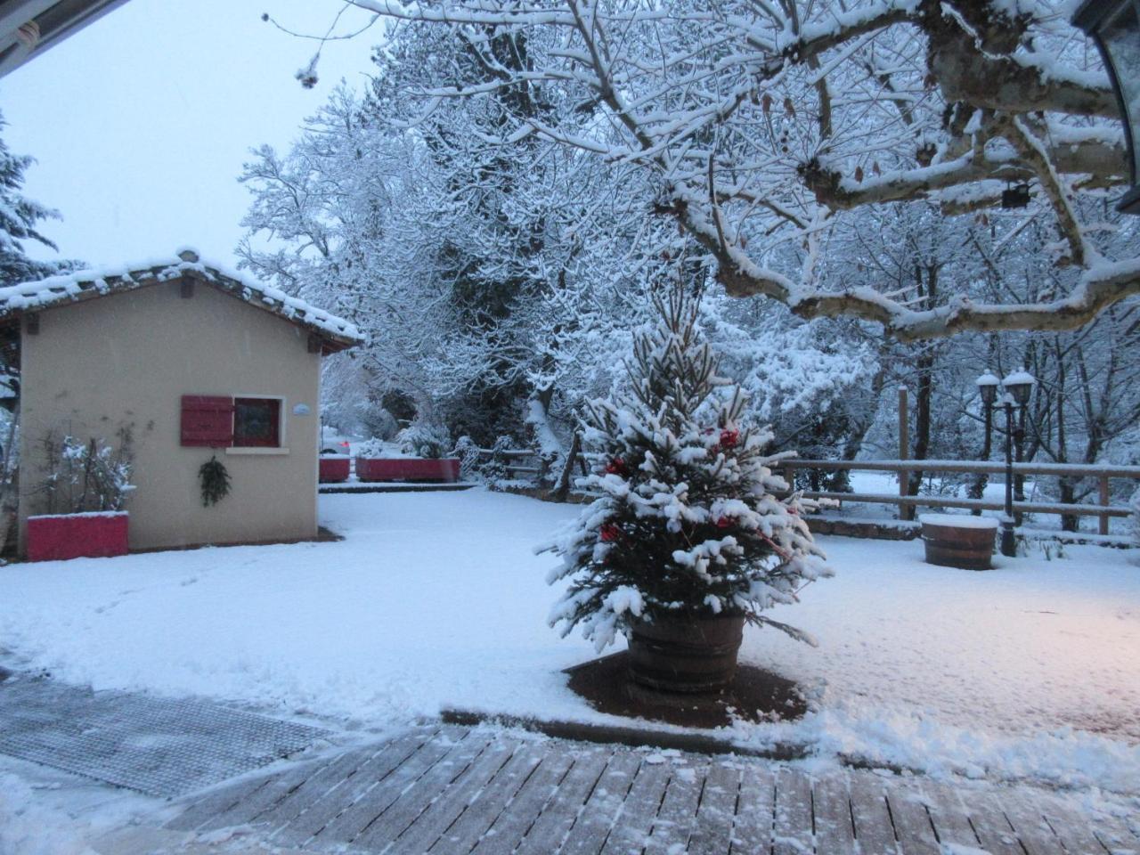 Hotel Restaurant Le Moulin De Saint Verand Exterior foto
